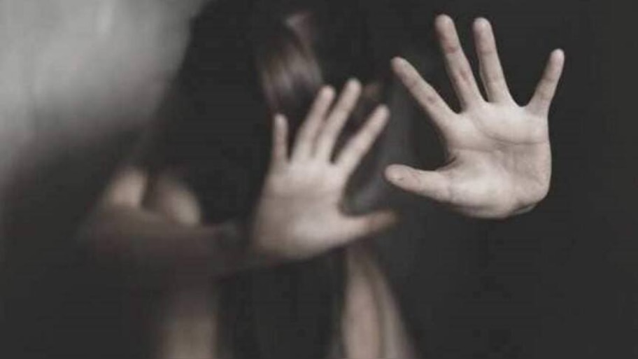 Rape Case: 7 വയസ്സുള്ള മകളെ പീഡിപ്പിക്കാൻ ഒത്താശ; അമ്മയ്ക്ക് 40 വർഷവും 6 മാസവും കഠിന തടവ്