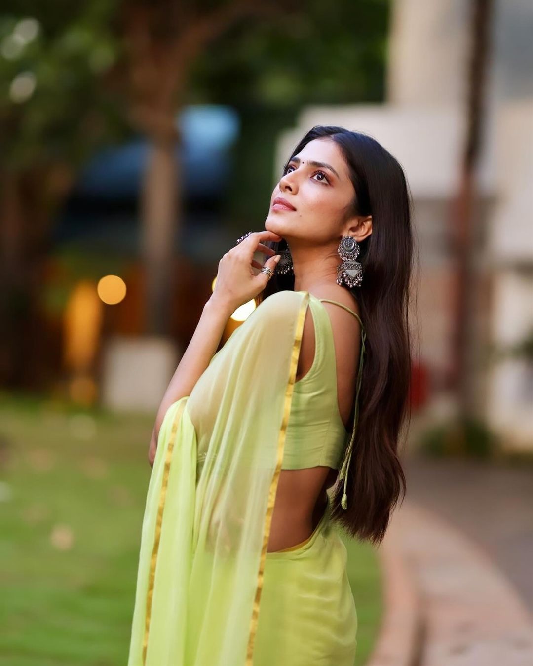 Malavika Mohanan on her yellow saree looks stunning | വെൻ ഇൻ ചെന്നൈ, സാരിയിൽ മാളവിക | News in Malayalam