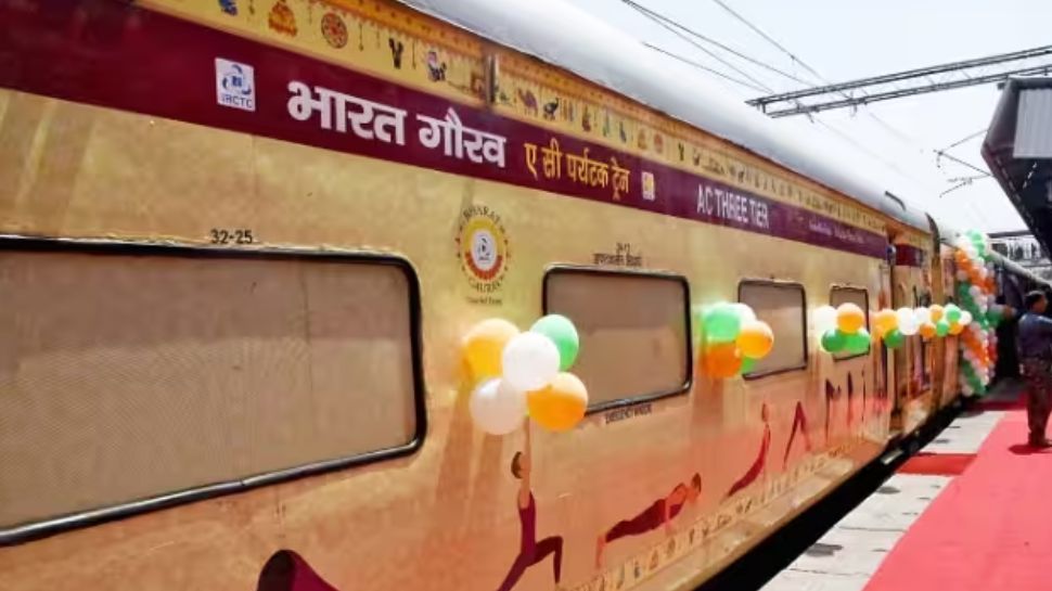 IRCTC Bharat Gaurav : യാത്ര ചിലവ് 39,310 രൂപ, ഭക്ഷണം വൃത്തിഹീനം, വെള്ളമില്ല പറഞ്ഞ സൗകര്യങ്ങളില്ല, ഒപ്പം ഭക്ഷ്യവിഷബാധയും; ഐആർസിടിസി ടൂറിസ്റ്റ് പാക്കേജിനെതിരെ യാത്രക്കാർ IRCTC Bharat Gaurav : യാത്ര ചിലവ് 39,310 രൂപ, ഭക്ഷണം വൃത്തിഹീനം, വെള്ളമില്ല പറഞ്ഞ സൗകര്യങ്ങളില്ല, ഒപ്പം ഭക്ഷ്യവിഷബാധയും; ഐആർസിടിസി ടൂറിസ്റ്റ് പാക്കേജിനെതിരെ യാത്രക്കാർ