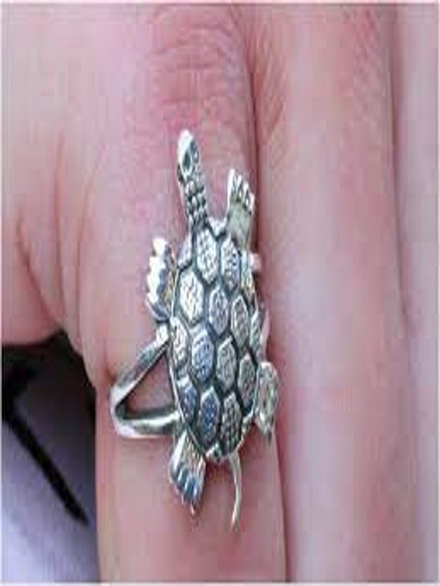 कछुए की अंगूठी किस उंगली में पहननी चाहिए? जानें ज्योतिष की राय | which  finger should i wear turtle ring | HerZindagi