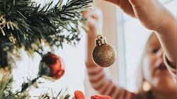 Christmas 2023: കെഎഫ്സി വിരുന്നും ക്രിസ്മസ് ട്രീയിലെ ചിലന്തിവലയും; ക്രിസ്മസിന് ലോകമെമ്പാടുമുള്ള വ്യത്യസ്തമായ പാരമ്പര്യങ്ങൾ