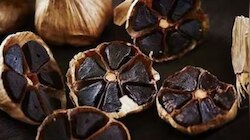 Black Garlic: എന്താണ് കറുത്ത വെളുത്തുള്ളി? കൊളസ്ട്രോൾ കുറയ്ക്കുന്നു... ശരീരഭാരം കുറയ്ക്കുന്നു... നിരവധിയാണ് കറുത്ത വെളുത്തുള്ളിയുടെ ​ഗുണങ്ങൾ