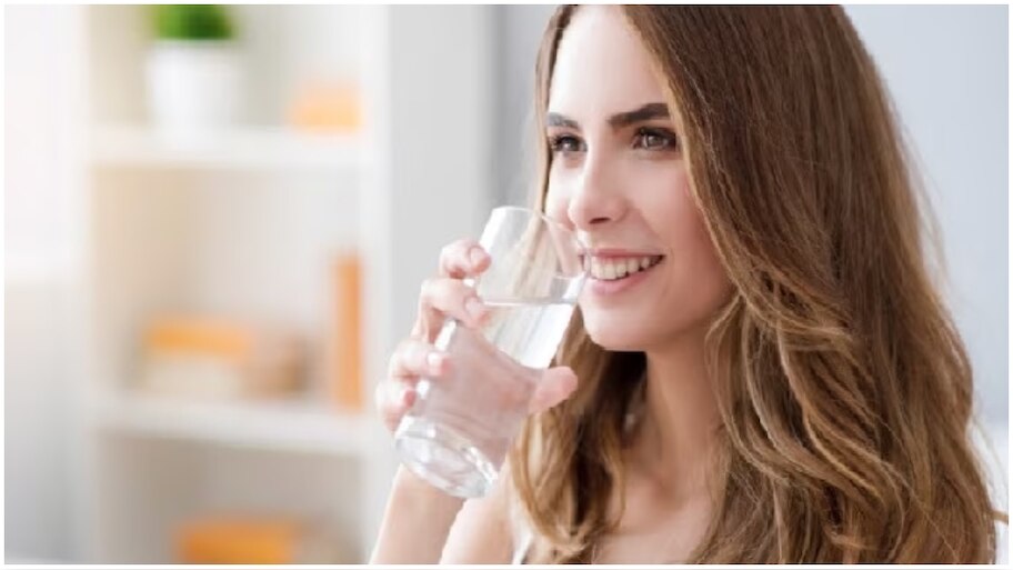 Health Tips: സ്ത്രീകളും പുരുഷന്മാരും പ്രതിദിനം എത്ര വെള്ളം കുടിക്കണം? കണക്ക് ഇവിടെയുണ്ട്..!