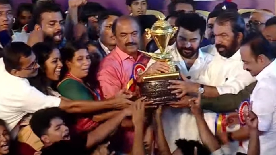 School Kalolsavam 2024: ആവേശപ്പോരിനൊടുവിൽ കണ്ണൂരിന് സ്വർണക്കപ്പ്; കോഴിക്കോട് രണ്ടാം സ്ഥാനത്ത് School Kalolsavam 2024: ആവേശപ്പോരിനൊടുവിൽ കണ്ണൂരിന് സ്വർണക്കപ്പ്; കോഴിക്കോട് രണ്ടാം സ്ഥാനത്ത്