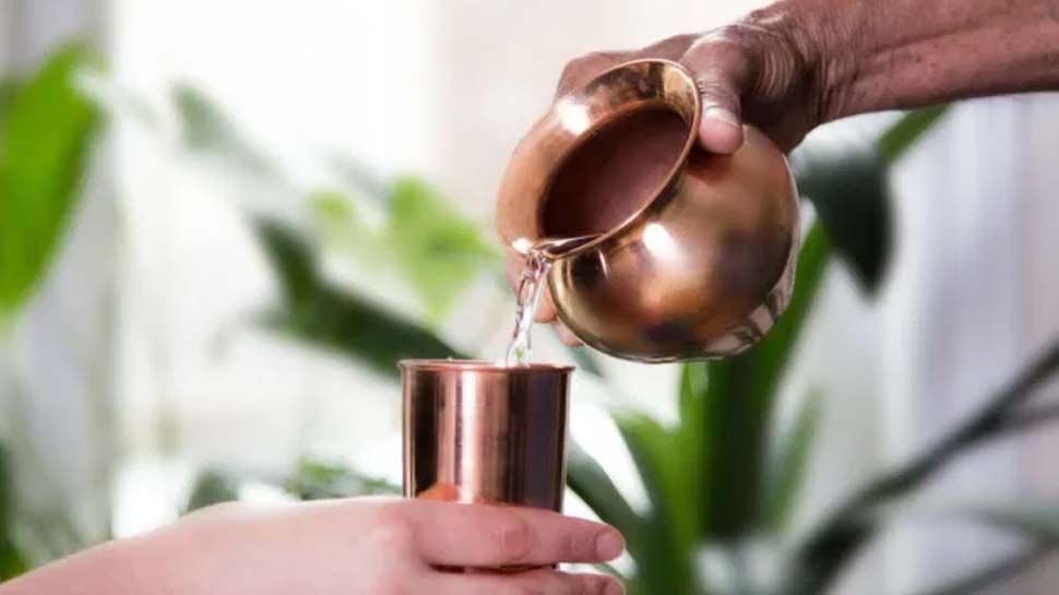 Copper Vessel Water: ചെമ്പ് പാത്രത്തിൽ സൂക്ഷിച്ച വെള്ളം കുടിയ്ക്കുമ്പോള് ഇക്കാര്യങ്ങള് ശ്രദ്ധിക്കണം Copper Vessel Water: ചെമ്പ് പാത്രത്തിൽ സൂക്ഷിച്ച വെള്ളം കുടിയ്ക്കുമ്പോള് ഇക്കാര്യങ്ങള് ശ്രദ്ധിക്കണം