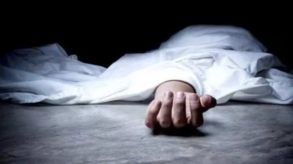 Crime News: ക്ഷേത്രോത്സവത്തിനിടെ സംഘർഷം; ഹെൽമറ്റ് കൊണ്ട് തലയ്ക്ക് അടിയേറ്റ് യുവാവ് മരിച്ചു Crime News: ക്ഷേത്രോത്സവത്തിനിടെ സംഘർഷം; ഹെൽമറ്റ് കൊണ്ട് തലയ്ക്ക് അടിയേറ്റ് യുവാവ് മരിച്ചു