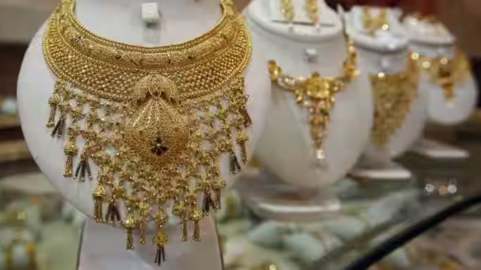 Gold Price: സ്വർണവില വീണ്ടും കൂടി; പവന് 120 രൂപയുടെ വർധനവ് Gold Price: സ്വർണവില വീണ്ടും കൂടി; പവന് 120 രൂപയുടെ വർധനവ്