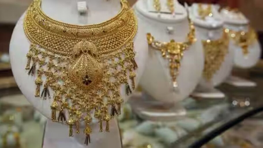 Gold Price: സ്വർണവില വീണ്ടും കൂടി; പവന് 120 രൂപയുടെ വർധനവ്