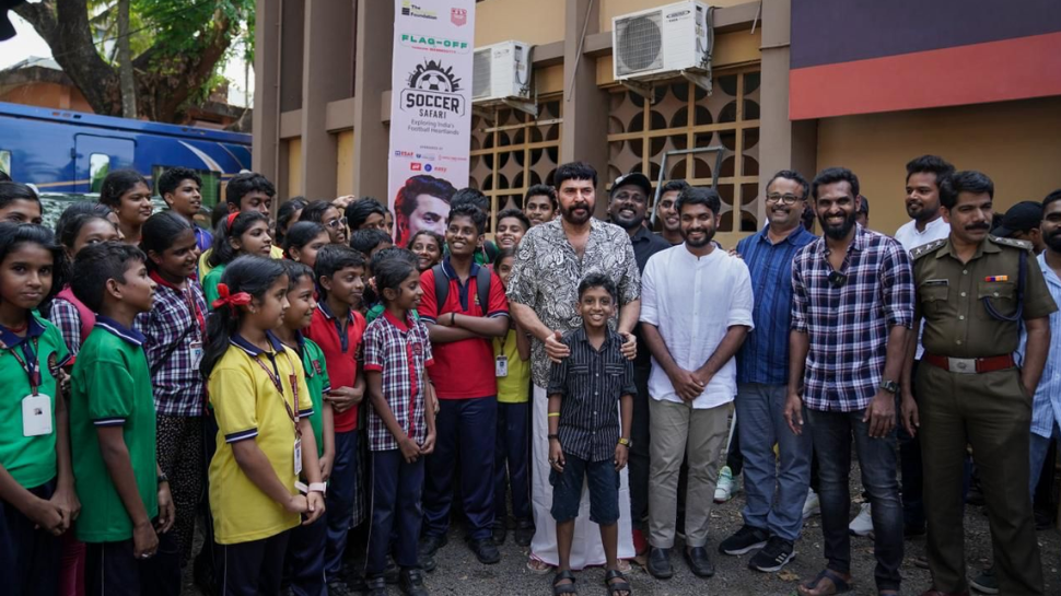 Soccer Safari bharath yathra: “സോക്കർ സഫാരി -ഭാരത യാത്ര ”ക്ക് മമ്മൂട്ടിയുടെ ഫ്ലാഗ് ഓഫ് : ഫുട്ബോൾ താരങ്ങൾ യാത്ര ചെയ്യുന്നത് അര ലക്ഷം കിലോ മീറ്റർ Soccer Safari bharath yathra: “സോക്കർ സഫാരി -ഭാരത യാത്ര ”ക്ക് മമ്മൂട്ടിയുടെ ഫ്ലാഗ് ഓഫ് : ഫുട്ബോൾ താരങ്ങൾ യാത്ര ചെയ്യുന്നത് അര ലക്ഷം കിലോ മീറ്റർ