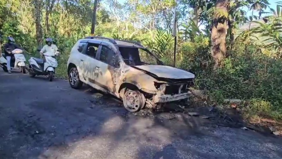 Car Fire Adimaly: ഓട്ടത്തിനിടയില്‍ കാര്‍ കത്തിനശിച്ചു, കുട്ടികളടക്കം രക്ഷപ്പെട്ടത് തലനാരിഴക്ക്