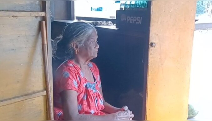 Protest: പെൻഷൻ മുടങ്ങിയതിൽ വൃദ്ധ ദമ്പതികളുടെ പ്രതിഷേധം; ദയാവധത്തിന് അനുവദിക്കണമെന്ന് ബോർഡ് സ്ഥാപിച്ചു