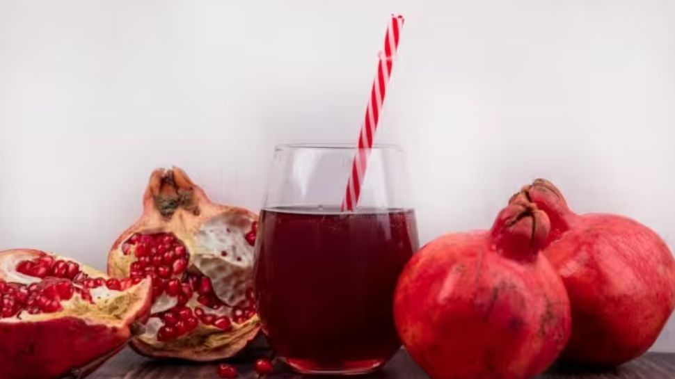 Pomegranate Benefits: ഒരു ഗ്ലാസ് മാതളനാരങ്ങ ജ്യൂസ് പതിവായി കുടിച്ചാൽ എന്താണ് ഗുണം? Pomegranate Benefits: ഒരു ഗ്ലാസ് മാതളനാരങ്ങ ജ്യൂസ് പതിവായി കുടിച്ചാൽ എന്താണ് ഗുണം?
