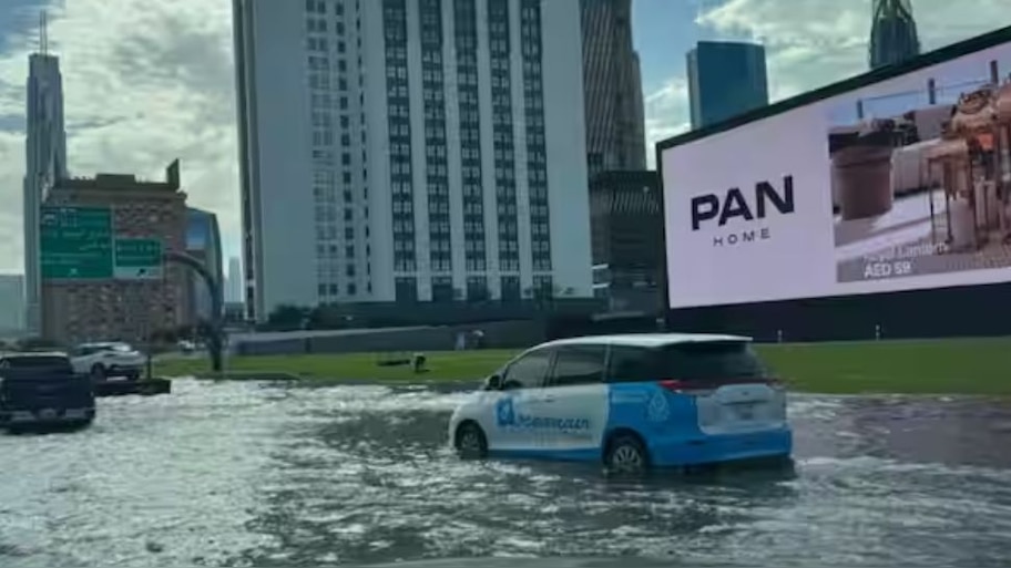 Heavy Rain In UAE: യുഎഇയില്‍ കനത്ത മഴയും ആലിപ്പഴ വർഷവും