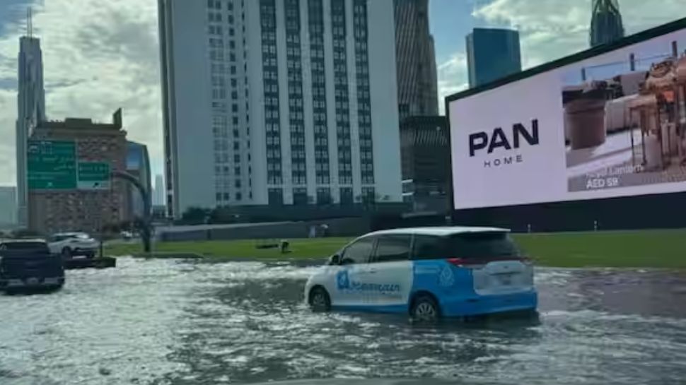 Heavy Rain In UAE: യുഎഇയില് കനത്ത മഴയും ആലിപ്പഴ വർഷവും Heavy Rain In UAE: യുഎഇയില് കനത്ത മഴയും ആലിപ്പഴ വർഷവും