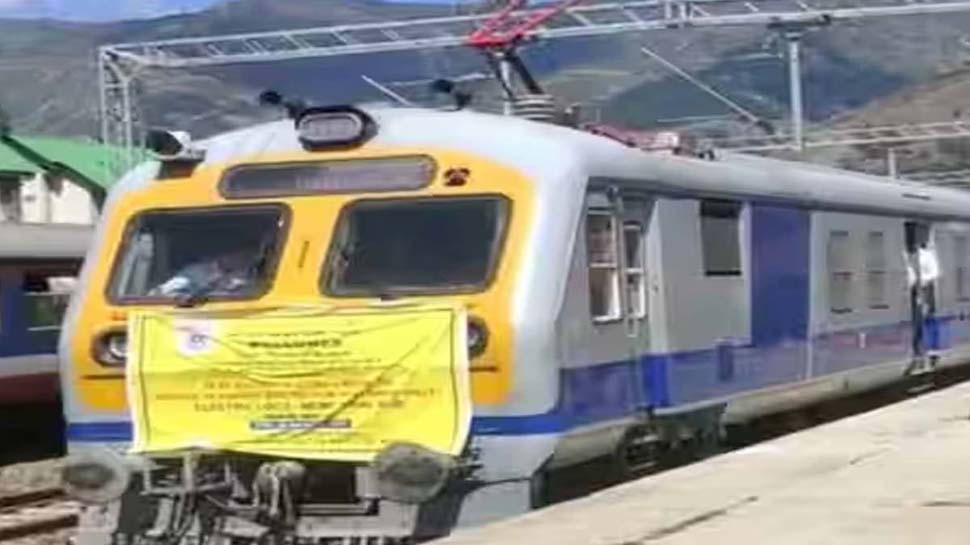 Vande Bharat Train in Kashmir: കശ്മീര് താഴ്വരയിൽ ആദ്യ ഇലക്ട്രിക് ട്രെയിൻ ഓടും!! പ്രധാനമന്ത്രി മോദി പച്ചക്കൊടി കാട്ടും Vande Bharat Train in Kashmir: കശ്മീര് താഴ്വരയിൽ ആദ്യ ഇലക്ട്രിക് ട്രെയിൻ ഓടും!! പ്രധാനമന്ത്രി മോദി പച്ചക്കൊടി കാട്ടും