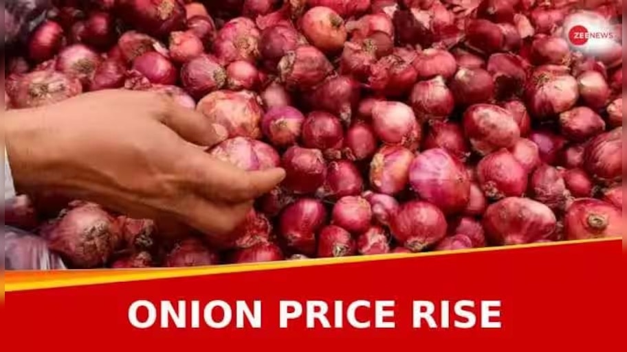 Onion Price Hike: ഉപഭോക്താക്കളെ കണ്ണീരിലാഴ്ത്തി സവാള വില കുതിയ്ക്കുന്നു
