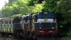 Railway Fare Cut: പ്രതിദിന ട്രെയിൻ യാത്രക്കാർക്ക് നേട്ടം!! നിരക്ക് കുറച്ചു 