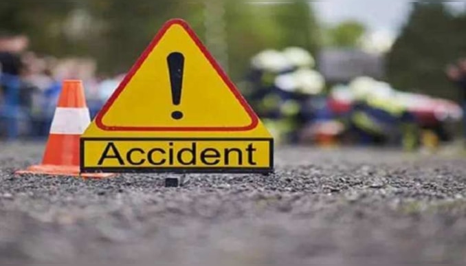 Accident: നിയന്ത്രണം വിട്ട ബൈക്ക് ഇലക്ട്രിക് പോസ്റ്റിലിടിച്ച് കത്തിനശിച്ചു, രണ്ട് മരണം; മരിച്ചവരെ തിരിച്ചറിഞ്ഞിട്ടില്ല