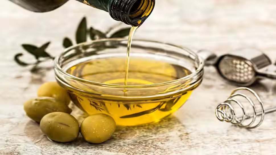 Olive Oil Benefits: കൊളസ്ട്രോൾ കുറയ്ക്കും ഒലിവ് ഓയില്, വിദേശി എങ്കിലും ഗുണങ്ങള് ഏറെ!! Olive Oil Benefits: കൊളസ്ട്രോൾ കുറയ്ക്കും ഒലിവ് ഓയില്, വിദേശി എങ്കിലും ഗുണങ്ങള് ഏറെ!!
