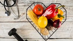 Heart Health: ഹൃദ്രോ​ഗങ്ങളെ അകറ്റി നിർത്താൻ ജീവിതശൈലിയിൽ ശ്രദ്ധിക്കൂ