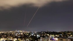 Iran Israel conflict: ഇസ്രയേലിന് നേരെ ബാലിസ്റ്റിക് മിസൈൽ തൊടുത്ത് ഇറാൻ; ഇസ്രായേലിലെ ഇന്ത്യക്കാർക്ക് ജാഗ്രത നിർദ്ദേശം