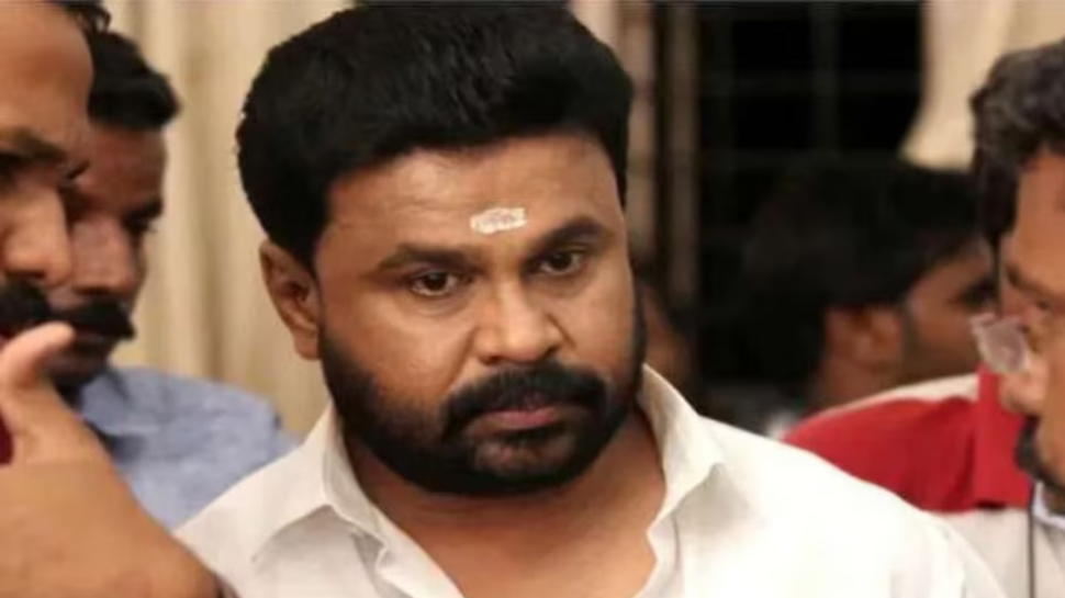 Dileep Case: നടിയെ ആക്രമിച്ച കേസിൽ ദിലീപിന് തിരിച്ചടി; മൊഴിപ്പകര്പ്പ് അതിജീവിതയ്ക്ക് നല്കരുതെന്ന ഹര്ജി തള്ളി Dileep Case: നടിയെ ആക്രമിച്ച കേസിൽ ദിലീപിന് തിരിച്ചടി; മൊഴിപ്പകര്പ്പ് അതിജീവിതയ്ക്ക് നല്കരുതെന്ന ഹര്ജി തള്ളി