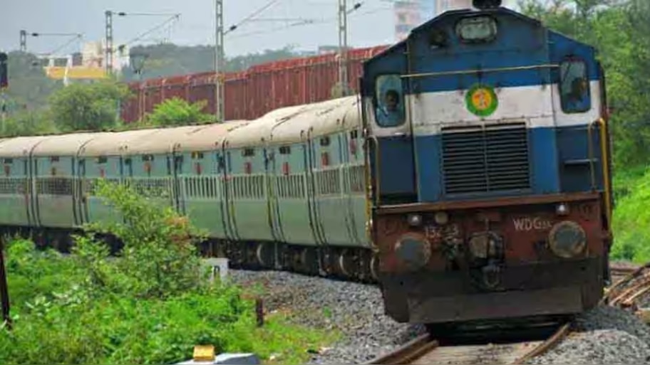 Special Train in Election Day: വോട്ട് ചെയ്യണോ? ട്രെയിനില്ലെന്ന ടെൻഷൻ വേണ്ട...! തിരഞ്ഞെടുപ്പ് ദിവസം സ്പെഷ്യൽ ട്രെയിൻ അനുവധിച്ച് റെയിൽവേ
