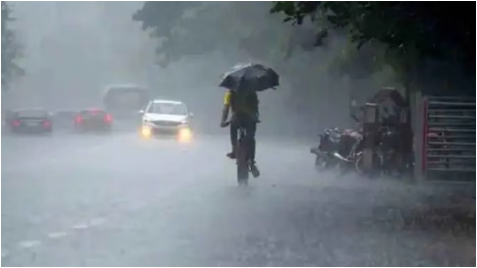 Kerala weather: സംസ്ഥാനത്ത് മഴ മുന്നറിയിപ്പ്; ഈ 12 ജില്ലക്കാർ ഇന്ന് കുട എടുക്കാൻ മറക്കണ്ട! Kerala weather: സംസ്ഥാനത്ത് മഴ മുന്നറിയിപ്പ്; ഈ 12 ജില്ലക്കാർ ഇന്ന് കുട എടുക്കാൻ മറക്കണ്ട!