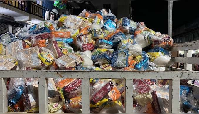 Wayanad: വോട്ടര്‍മാരെ സ്വാധീനിക്കാന്‍ എത്തിച്ചതെന്ന് സംശയം! വയനാട്ടിൽ അവശ്യസാധനങ്ങള്‍ നിറച്ച കിറ്റുകള്‍ പിടികൂടി; പിന്നില്‍ ബിജെപിയെന്ന് ആരോപണം