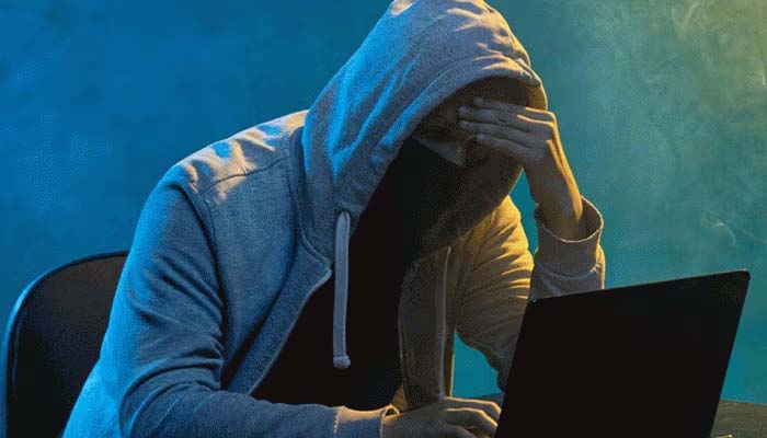 Online Scam: സ്റ്റോക്ക് മാർക്കറ്റ് ആപ്പ് ഡൗൺലോഡ് ചെയ്യാനായി വാട്ട്സ്ആപ്പ് ലിങ്ക് ക്ലിക്ക് ചെയ്തു, നഷ്ടപ്പെട്ടത് 5.2 കോടി രൂപ!! Online Scam: സ്റ്റോക്ക് മാർക്കറ്റ് ആപ്പ് ഡൗൺലോഡ് ചെയ്യാനായി വാട്ട്സ്ആപ്പ് ലിങ്ക് ക്ലിക്ക് ചെയ്തു, നഷ്ടപ്പെട്ടത് 5.2 കോടി രൂപ!!
