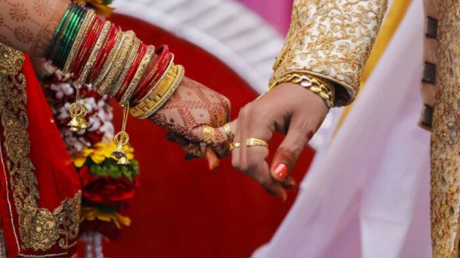 UP Marriage News: അറിയില്ലെങ്കിൽ പഠിച്ചോളൂ ഇല്ലെങ്കിൽ പണി പാളും...! വരൻ രണ്ടിന്റെ ഗുണന പട്ടിക പറഞ്ഞില്ല; വധു ചെയ്തത്...