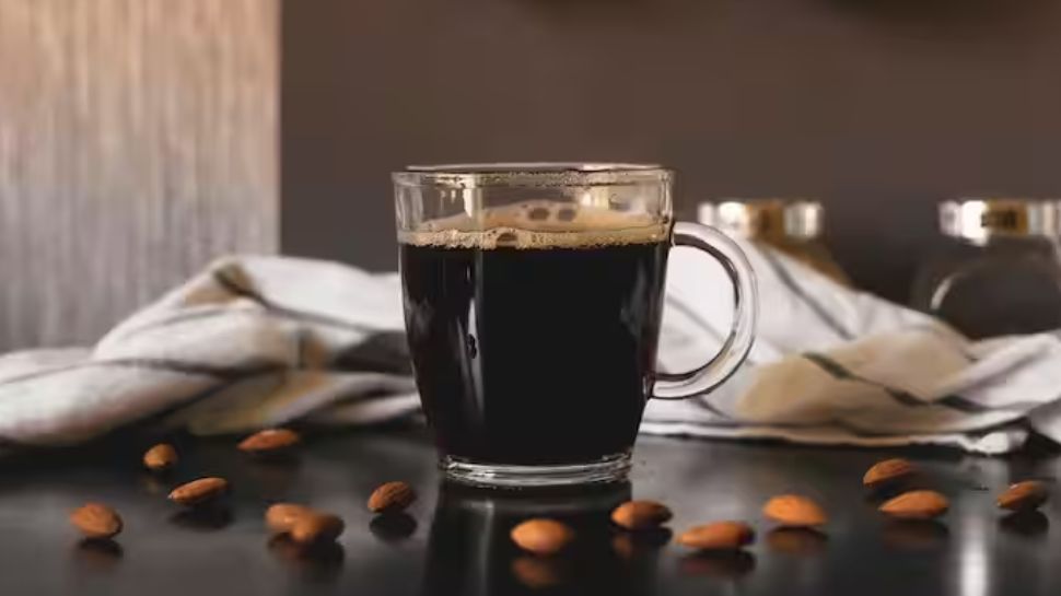 Black Coffee: ശരീരഭാരം കുറയ്ക്കാൻ ബ്ലാക്ക് കോഫി മികച്ചതോ? വർക്ക്ഔട്ടിന് മുൻപ് കുടിച്ചാൽ എന്ത് ഗുണം? Black Coffee: ശരീരഭാരം കുറയ്ക്കാൻ ബ്ലാക്ക് കോഫി മികച്ചതോ? വർക്ക്ഔട്ടിന് മുൻപ് കുടിച്ചാൽ എന്ത് ഗുണം?