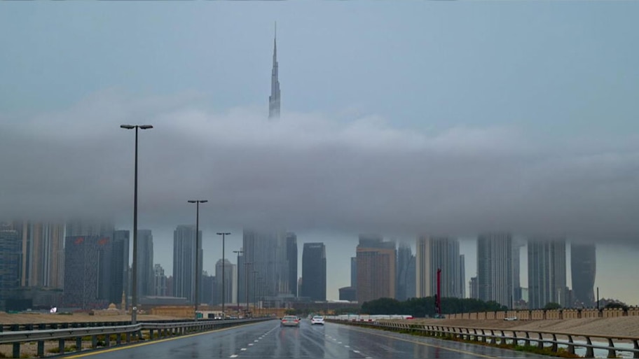 UAE Rain: യുഎഇയുടെ വിവിധ ഭാഗങ്ങളില്‍ ശക്തമായ മഴ