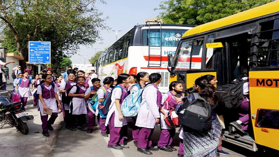 Delhi School Bomb Threat: ഡൽഹിയിലെ 50 സ്‌കൂളുകൾക്ക് നേരെ ബോംബ് ഭീഷണി