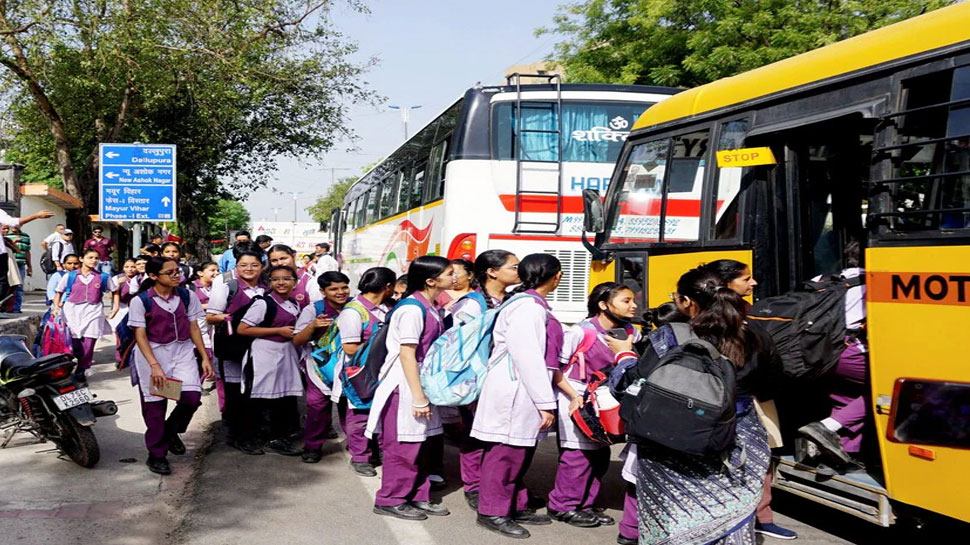 Delhi School Bomb Threat: ഡൽഹിയിലെ 50 സ്കൂളുകൾക്ക് നേരെ ബോംബ് ഭീഷണി Delhi School Bomb Threat: ഡൽഹിയിലെ 50 സ്കൂളുകൾക്ക് നേരെ ബോംബ് ഭീഷണി