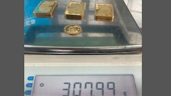 Gold Smuggling: അടിവസ്ത്രത്തിൽ ഒളിപ്പിച്ച 33 ലക്ഷം രൂപയുടെ സ്വർണവുമായി രണ്ടുപേർ വിമാനത്താവളത്തിൽ പിടിയിൽ