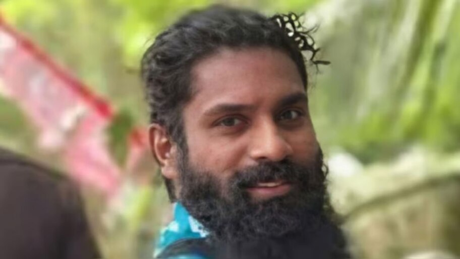 Famous folk singer Ratheesh Thiruvangan died in accident at shornur l ...