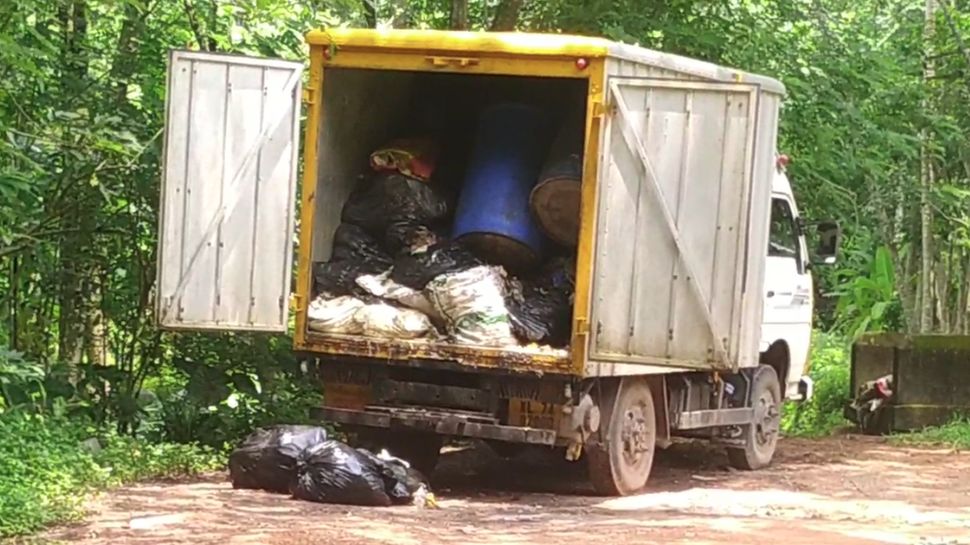 Health department: ഹോട്ടൽ മാലിന്യം കയറ്റിയ ലോറി പിടികൂടി; ശക്തമായ നടപടി സ്വീകരിക്കുമെന്ന് ആരോഗ്യവകുപ്പ് Health department: ഹോട്ടൽ മാലിന്യം കയറ്റിയ ലോറി പിടികൂടി; ശക്തമായ നടപടി സ്വീകരിക്കുമെന്ന് ആരോഗ്യവകുപ്പ്