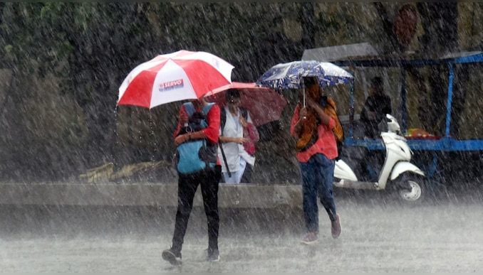 Kerala weather: സംസ്ഥാനത്ത് അതിശക്തമായ മഴയ്ക്ക് സാധ്യത; ഇന്ന് രണ്ട് ജില്ലകളിൽ ഓറഞ്ച് അലർട്ട്