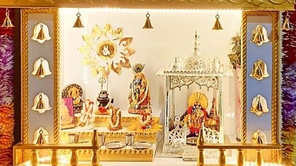 Vastu Tips: അബദ്ധത്തിൽ പോലും പൂജാമുറിയിൽ ഈ സാധനങ്ങൾ സൂക്ഷിക്കരുത്; ജീവിതകാലം മുഴുവൻ നിങ്ങൾ ദു:ഖിക്കും Vastu Tips: അബദ്ധത്തിൽ പോലും പൂജാമുറിയിൽ ഈ സാധനങ്ങൾ സൂക്ഷിക്കരുത്; ജീവിതകാലം മുഴുവൻ നിങ്ങൾ ദു:ഖിക്കും