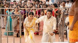 Basil - Anaswara in Guruvayur Ambalanadayil: 'ഞാനേ കണ്ടുള്ളൂ..ഞാൻ മാത്രമേ കണ്ടുള്ളൂ!!! 'ഗുരുവായൂരമ്പല നടയിൽ' ബേസിലും അനശ്വരയും
