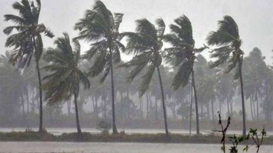 Kerala Weather: സംസ്ഥാനത്ത് 3 ദിവസം അതിശക്തമായ മഴ! ഉരുൾപൊട്ടൽ, മണ്ണിടിച്ചിൽ സാധ്യതയുള്ള പ്ര​ദേശങ്ങളിലുള്ളവർ ജാ​ഗ്രത പാലിക്കുക