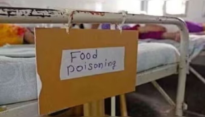 Food Poisoning: കർണാടകയിലെ ക്ഷേത്രത്തിൽ നിന്ന് പ്രസാദം കഴിച്ച 51 പേര്‍ക്ക് ഭക്ഷ്യവിഷബാധ; 5 പേരുടെ നില ഗുരുതരം