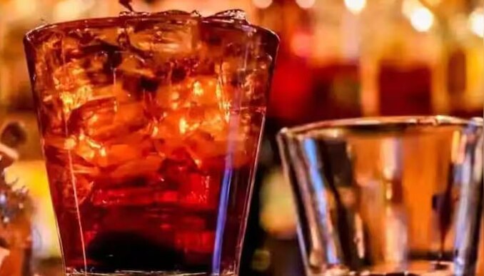 Liquor in IT parks: ഐടി പാർക്കിൽ മദ്യം ഈ വർഷം; സർക്കാർ നിർദ്ദേശങ്ങൾക്ക് നിയമസഭാ സമിതിയുടെ അംഗീകാരം