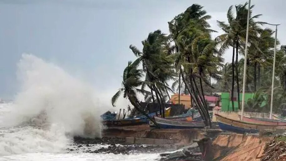 Kerala Rain Alert: തെക്കൻ കേരളത്തിന് മുകളിൽ ചക്രവാതച്ചുഴി; മഴ ശക്തമാകും, രണ്ട് ജില്ലകളിൽ റെഡ് അലർട്ട്