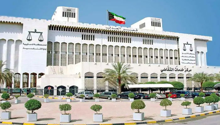Kuwait: ആൾമാറാട്ടം നടത്തി കുവൈത്തിൽ പ്രവേശിക്കാന് ശ്രമിച്ച ഡോക്ടർ പിടിയിൽ; 5 വർഷം തടവ് വിധിച്ചു Kuwait: ആൾമാറാട്ടം നടത്തി കുവൈത്തിൽ പ്രവേശിക്കാന് ശ്രമിച്ച ഡോക്ടർ പിടിയിൽ; 5 വർഷം തടവ് വിധിച്ചു