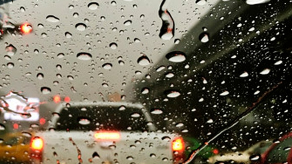 Driving tips in rainy season: അപകടങ്ങൾ പതിയിരിക്കുന്നു; മഴക്കാല ഡ്രൈവിംഗിൽ ശ്രദ്ധിക്കേണ്ട 11 കാര്യങ്ങൾ Driving tips in rainy season: അപകടങ്ങൾ പതിയിരിക്കുന്നു; മഴക്കാല ഡ്രൈവിംഗിൽ ശ്രദ്ധിക്കേണ്ട 11 കാര്യങ്ങൾ