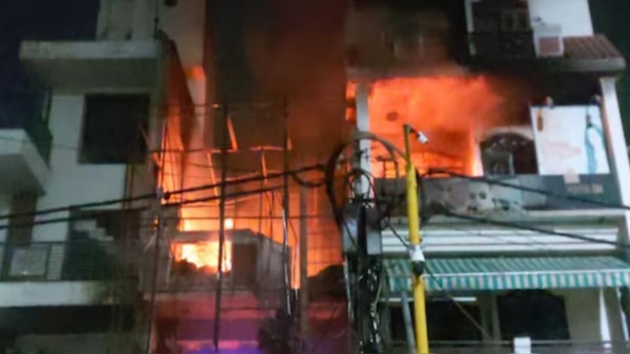 Massive fire breakout: ഡൽഹിയിൽ കുട്ടികളുടെ ആശുപത്രിയിൽ തീപിടിത്തം: ആറ് നവജാത ശിശുക്കൾ മരിച്ചു