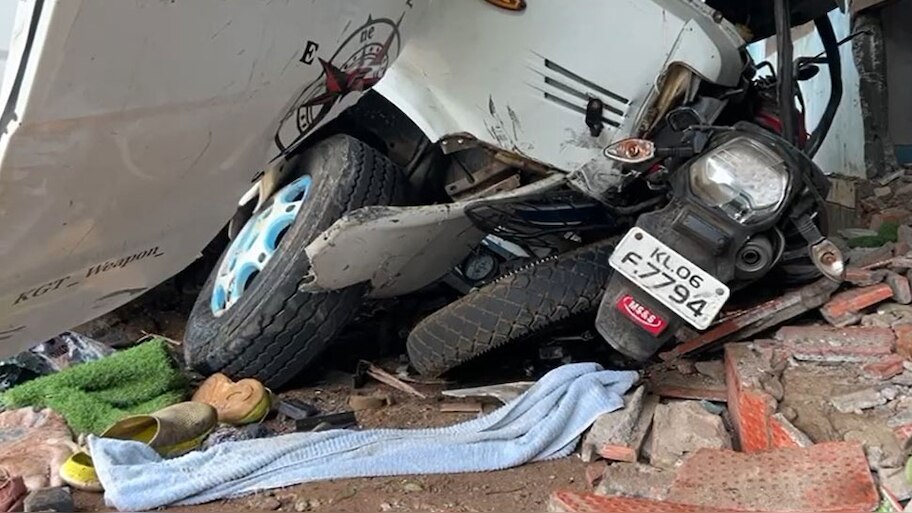 Idukki Accident: ഇടുക്കിയില്‍ വിനോദ സഞ്ചാരികളുമായി എത്തിയ ട്രാവലര്‍ വീട്ടിലേയ്ക്ക് ഇടിച്ചു കയറി ഒരാള്‍ക്ക് ദാരുണാന്ത്യം