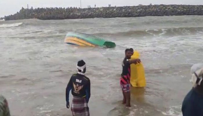 Muthalappozhy Accident: മുതലപ്പൊഴിയിൽ വീണ്ടും വള്ളം മറിഞ്ഞ് അപകടം; ഒരാൾ മരിച്ചു Muthalappozhy Accident: മുതലപ്പൊഴിയിൽ വീണ്ടും വള്ളം മറിഞ്ഞ് അപകടം; ഒരാൾ മരിച്ചു